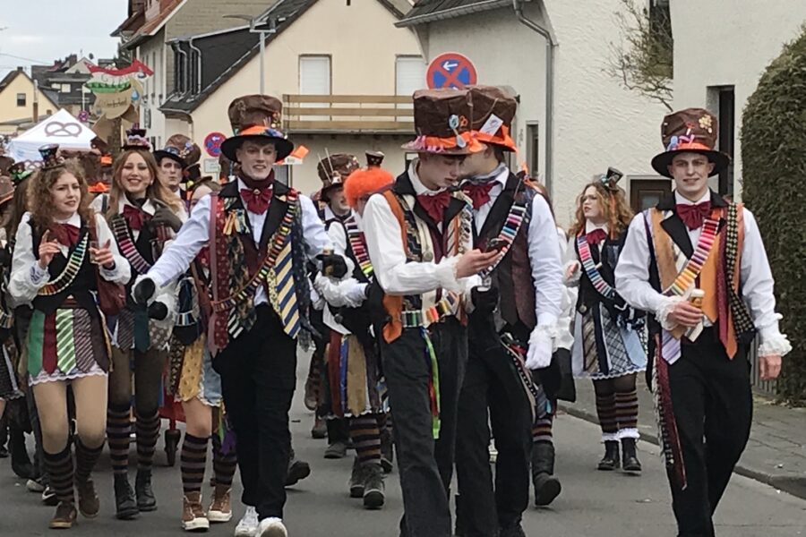 Die Fußgruppe ist unterwegs.