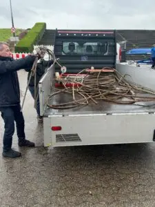 Sandra und Jörg entsorgen Schrott