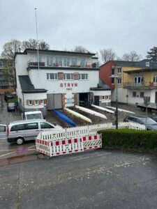 Ordentlich Betrieb vor dem Bootshaus