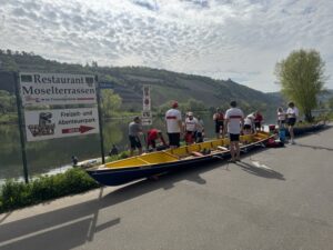 Wir sammeln uns vor dem Bootssteg in Kobern-Gondorf