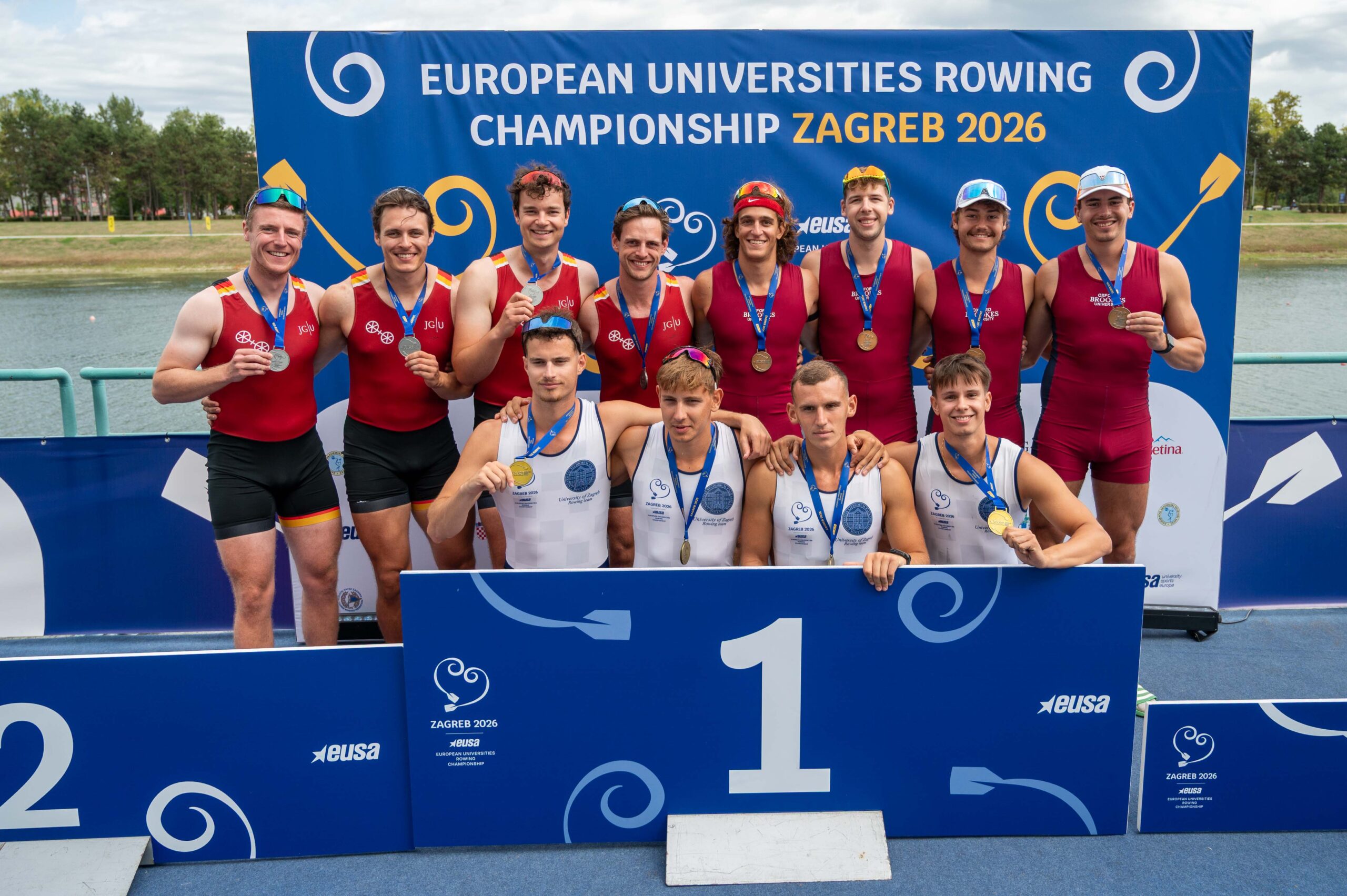 Siegerehrung - Melvin 4. von links Quelle: EUSA Rowing 2026