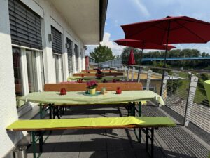 ... auf dem Balkon.