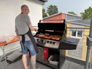 Der Meister am Grill ...