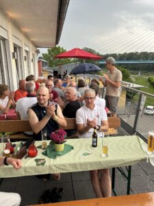Wer wird hier beklatscht?