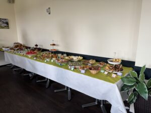 Das Frühstücksbuffet ...